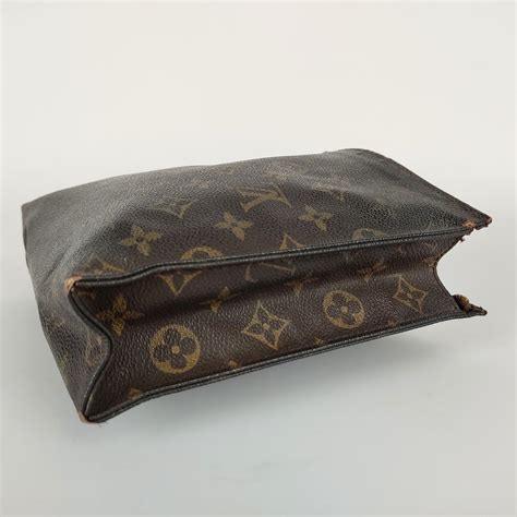 louis vuitton necessaire|louis vuitton pochette clutch.